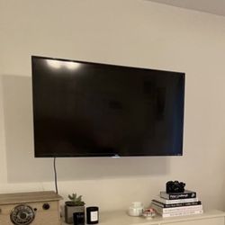 Roku Smart TV - Brand new. 