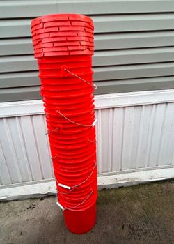 5 gallons buckets with lids