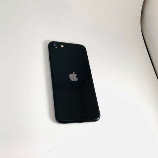 APPLE IPHONE SE 2020 64GB UNLOCKED FULLY FUNCTIONAL for Sale in