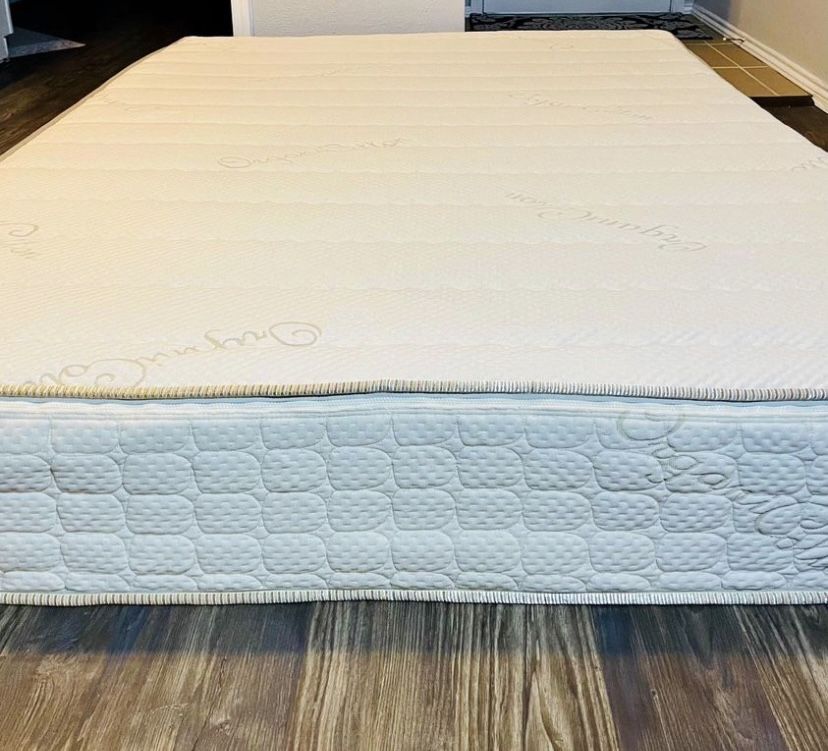 SleepEZ Luxerion Latex Queen Mattress