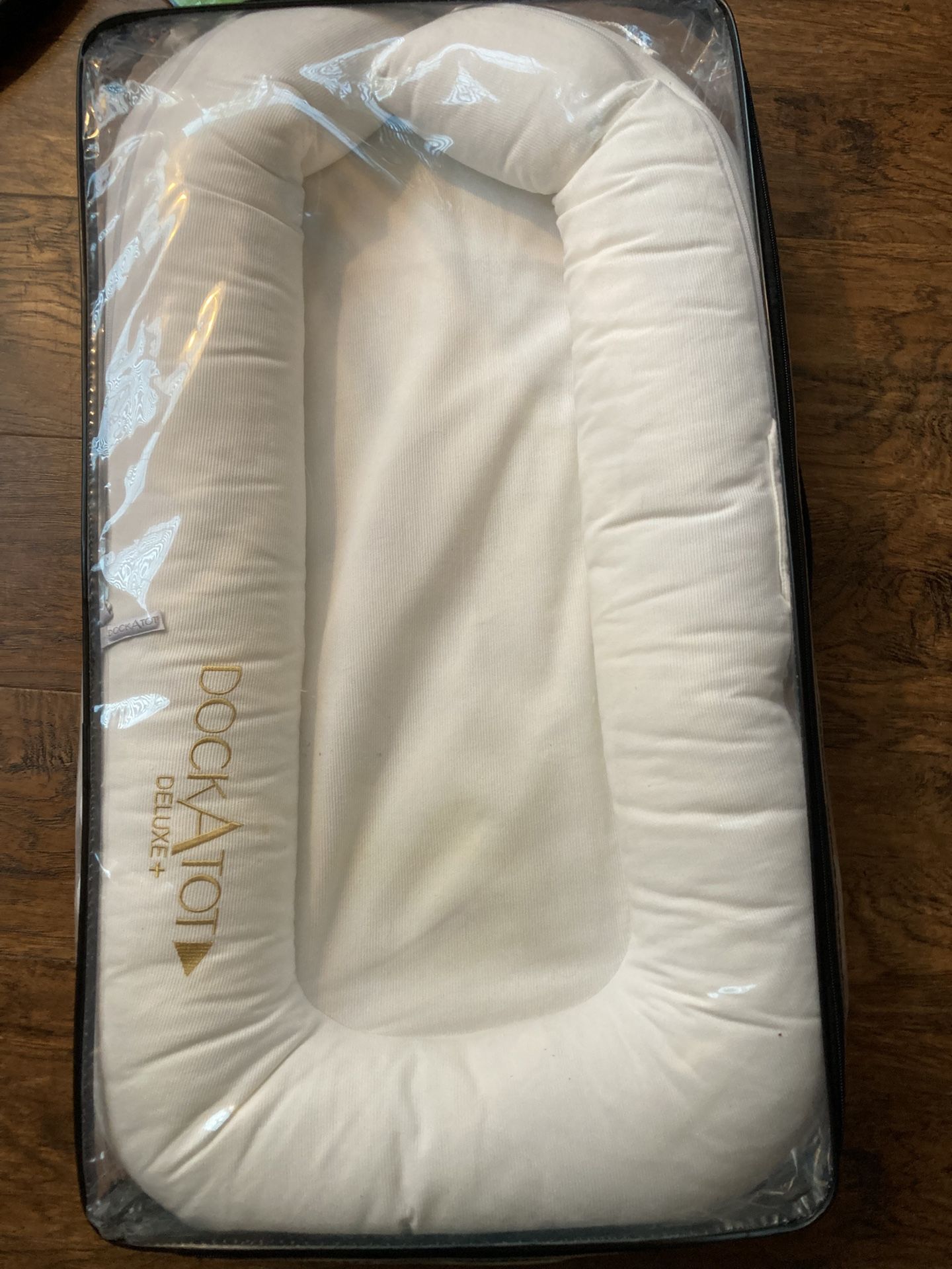 Dockatot Deluxe + Docking Station For Babies