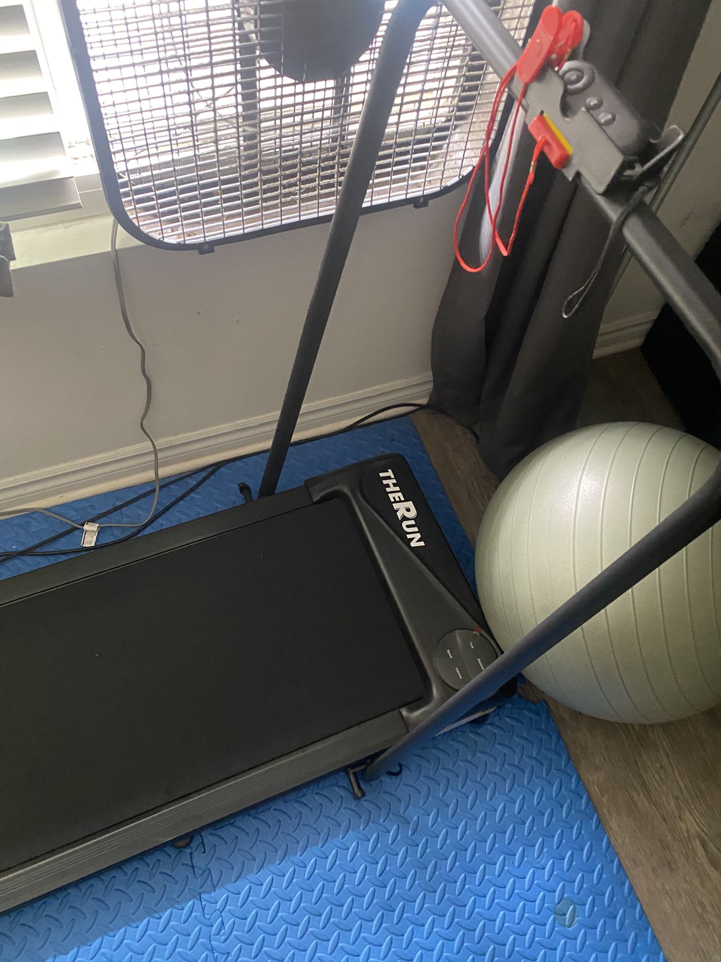 Running treadmill