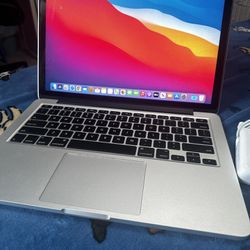 Apple MacBook Pro Retina Display / 13.3 inch / Core i5 / 8GB RAM / 128GB SSD