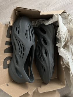 Yeezy foam RnR Onyx