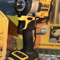 DEWALT 1/2 in. Impact Wrench 