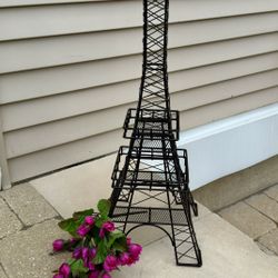 LARGE EIFFEL TOWER 