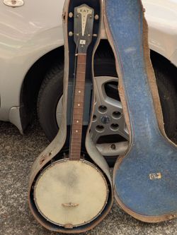 Vintage banjo needs some strings replaced and restored