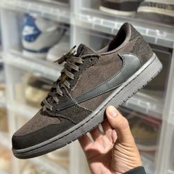 Travis Scott Jordan 1 Low Velvet Brown 