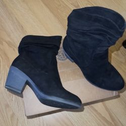 Women’s Boots; Size 7- $15(obo)