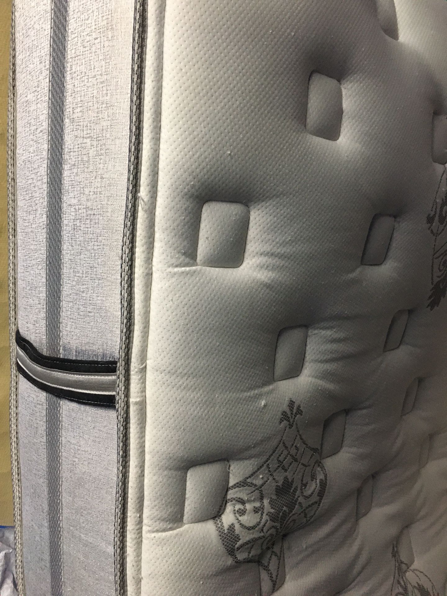 Queen pillow top mattress with box springs included 250. I can also deliver