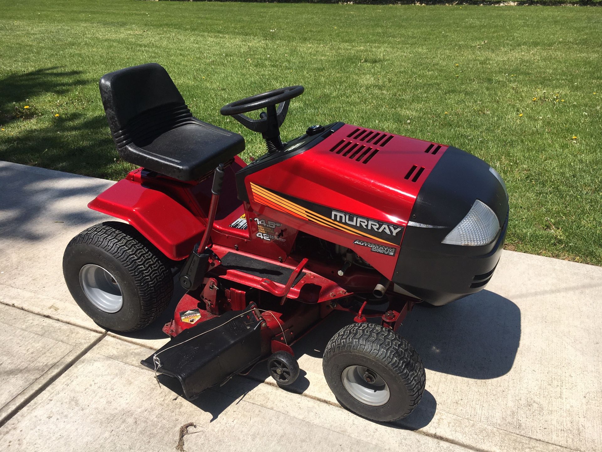 Murray tractor good condition 14.5 motor $500 obo