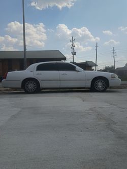 2009 Lincoln Town Car/2000 Excursion