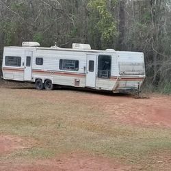 1985 Travel Trailer 