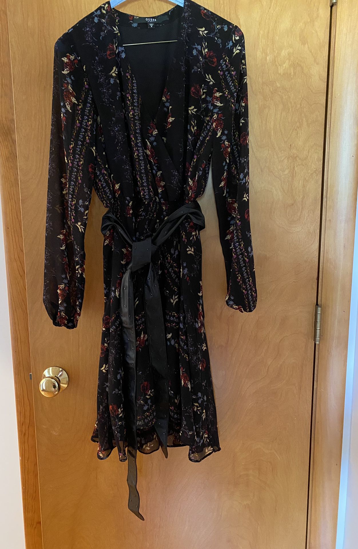 GUESS dress that is PERFECT for a Fall Date Night!