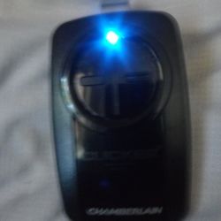 CLICKER CHAMBERLAIN UNIVERSAL GARAGE DOOR REMOTE WORKS WITH ALL MAJOR BRANDS