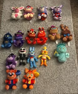 Five Nights at Freddy's Plush Lot of 17