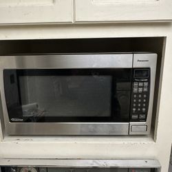 Panasonic Stainless Microwave – 2023 Model – Good Condition