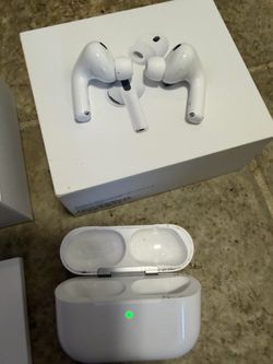 Apple AirPods Pro 3 with Charging Case