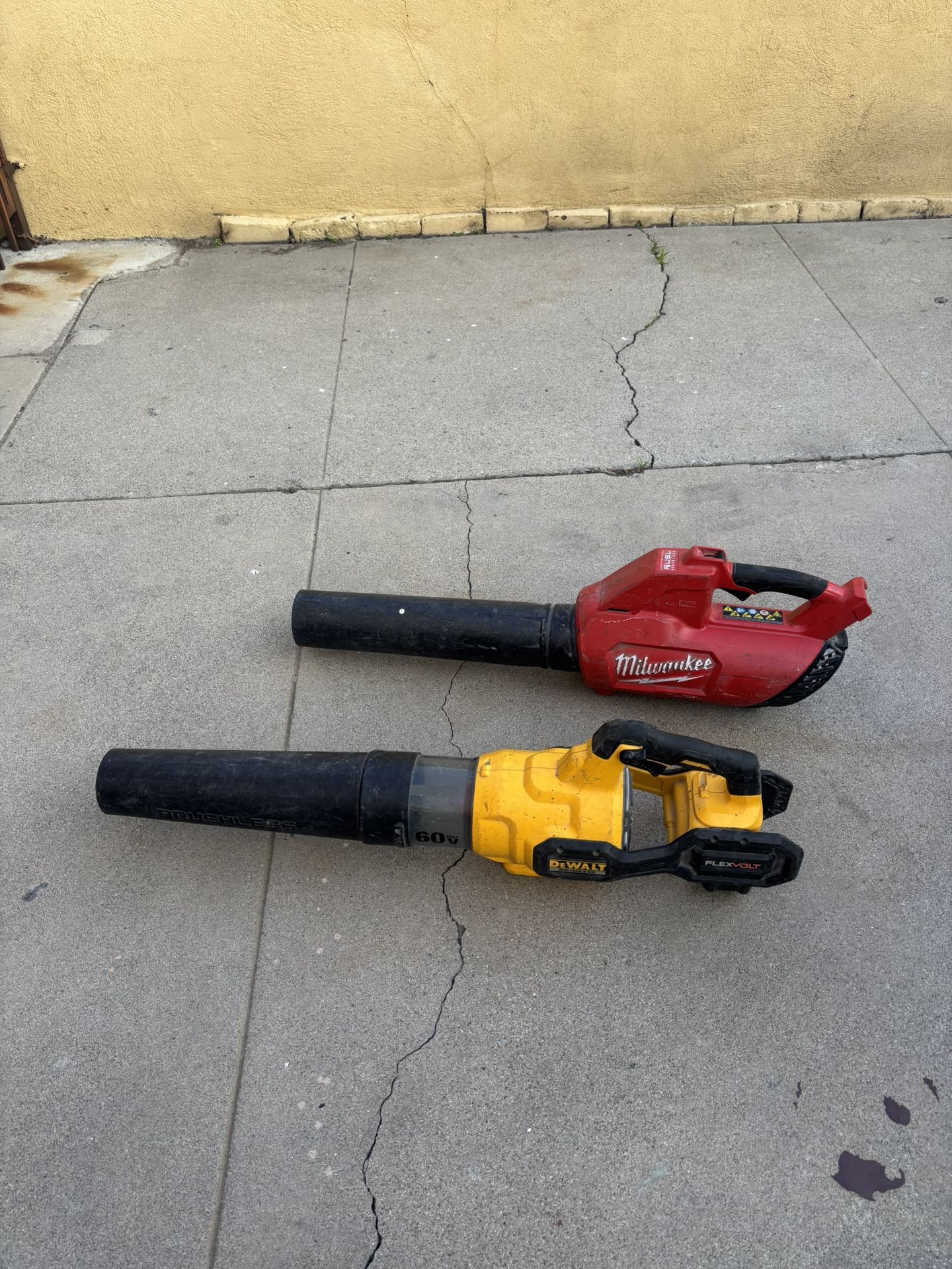 Dewalt & Milwaukee garden leaf blowers