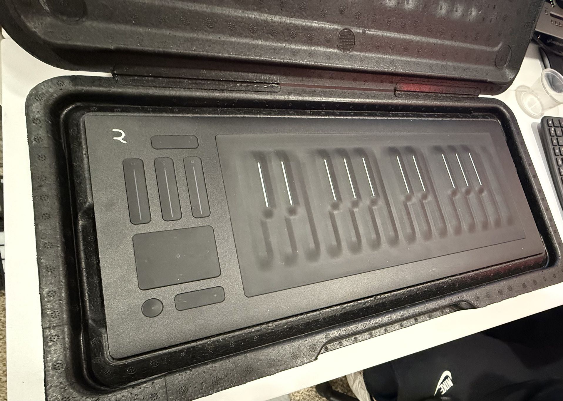 5-D Touch KEYBOARD ROLI Seaboard RISE 25