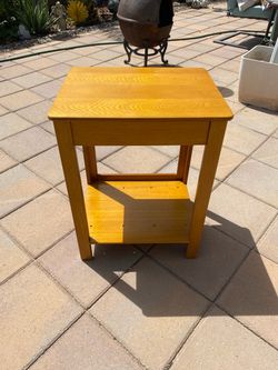 Golden Oak Tone Wood End Table w/ Shelf