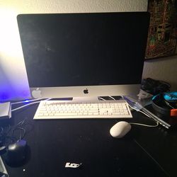 Apple IMac With Keyboard And Mouse
