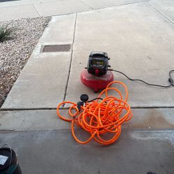 3 Gallon Air Compressor w/ Hose – Works Great