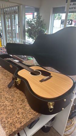 Music gear guitars Martin x
