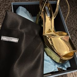PRADA  Heels! BRAND NEW IN BOX ✨