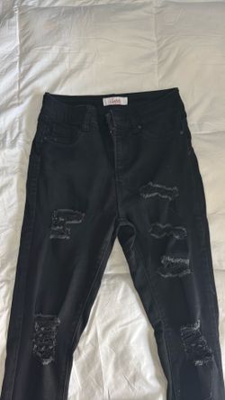 Black ripped jeans size 3 / Jean ripped pants size 1