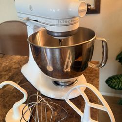 KitchenAid KSM150PSWW Artisan Series 5-Qt. Stand Mixer - White On White