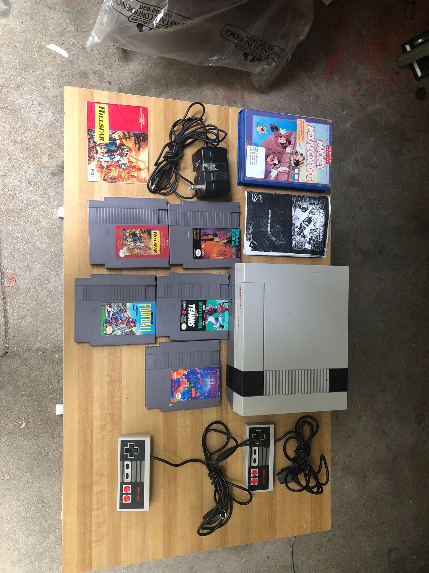 Nintendo NES very RARE MINT CONDITION with LOTS games