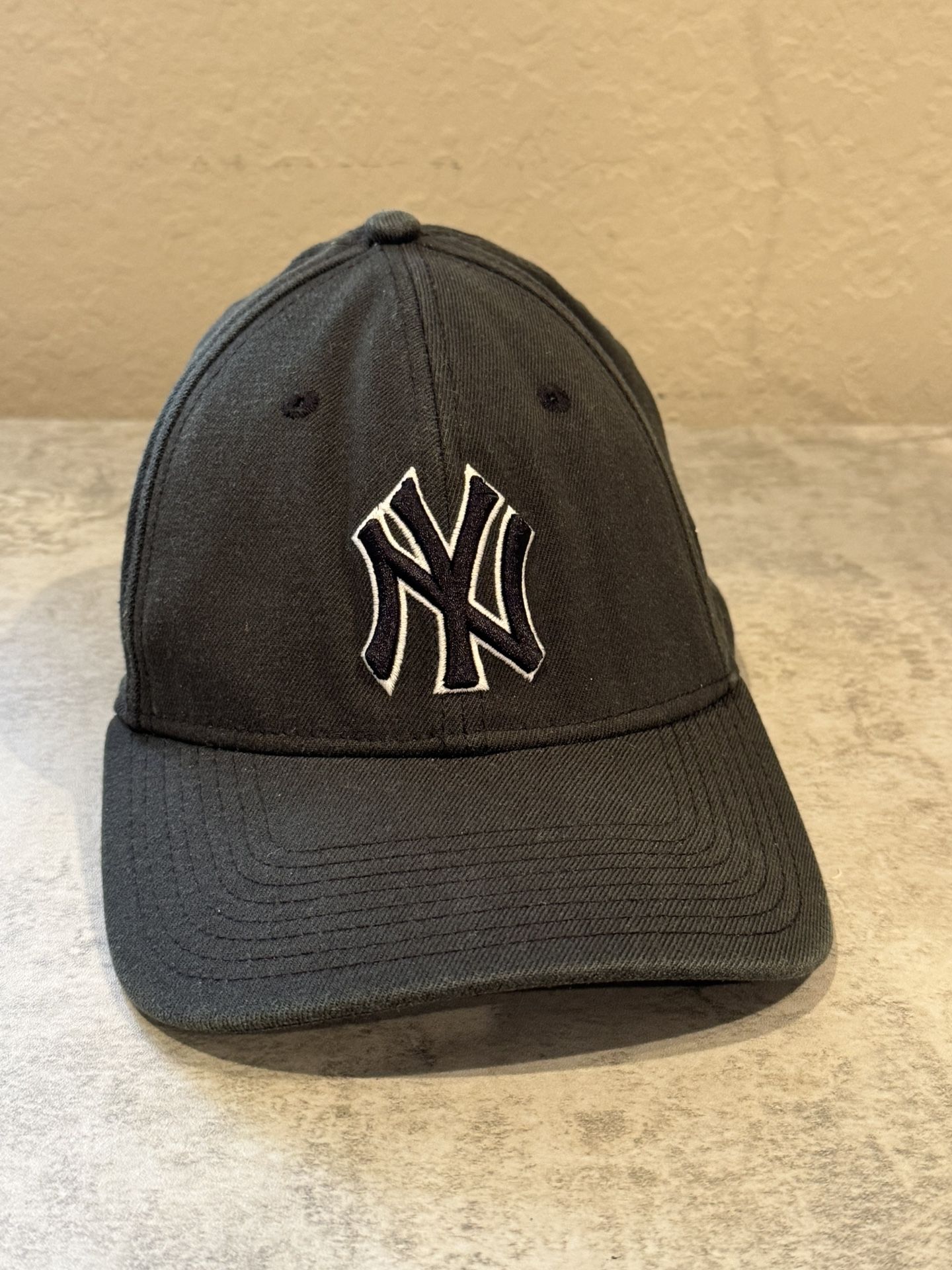 New Era 39Thirty Hat S/M Small-Medium New York Yankees Grey Cap Hat