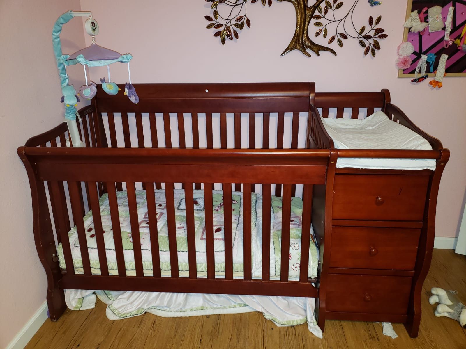 Baby crib with bedding set