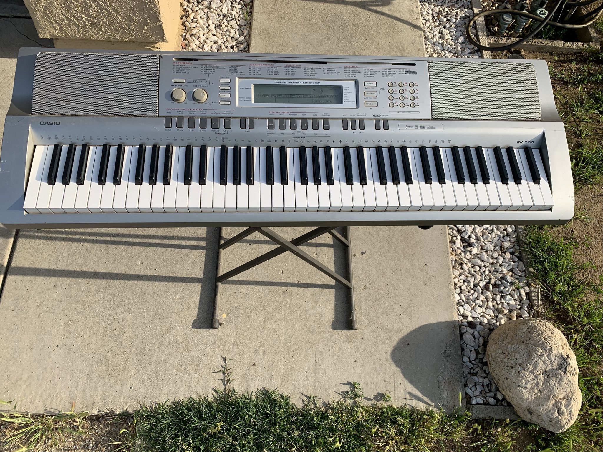 Casio WK-200 76-Key Digital Keyboard Workstation