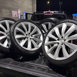 Staggered Tesla Model X / S OEM 22” Turbine Wheels Rims Tires – Set of 4 w/ TPMS – 5x120