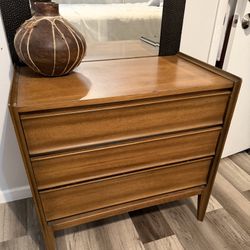 Dresser & 2 Nightstands 