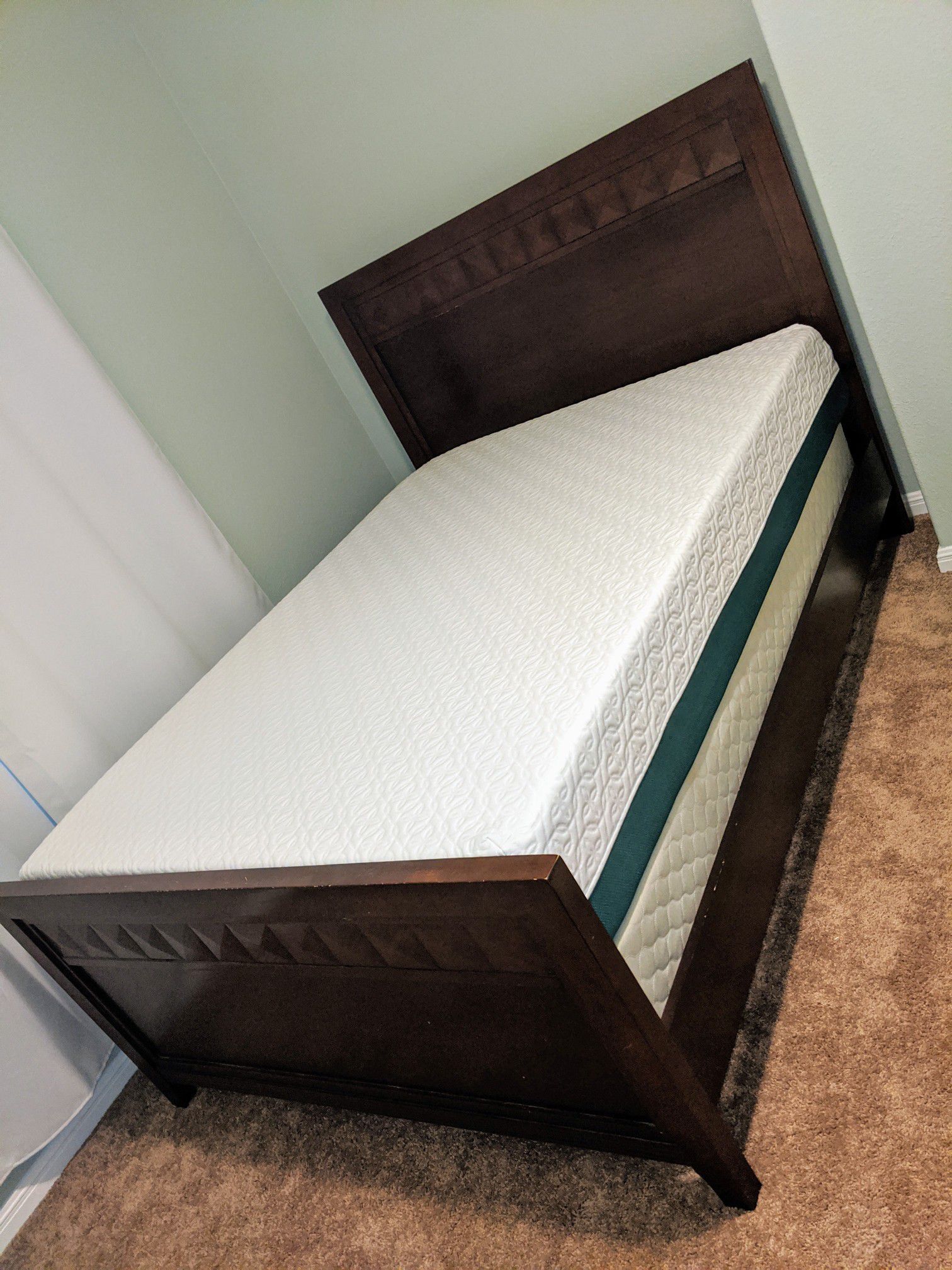 FULL: Solid wood BED w/ NEW memory foam mattress