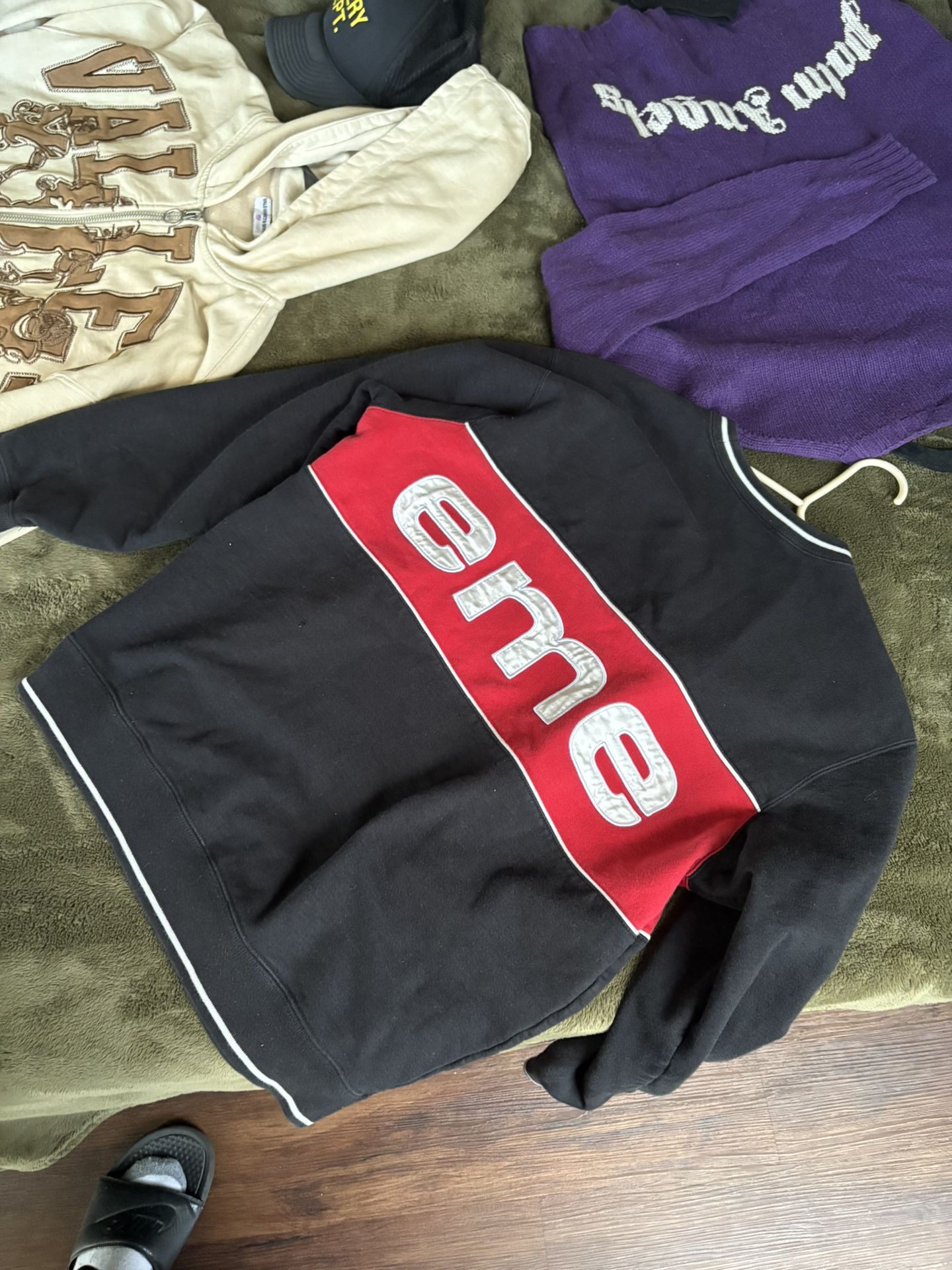 Supreme crewneck sz mens small 120$