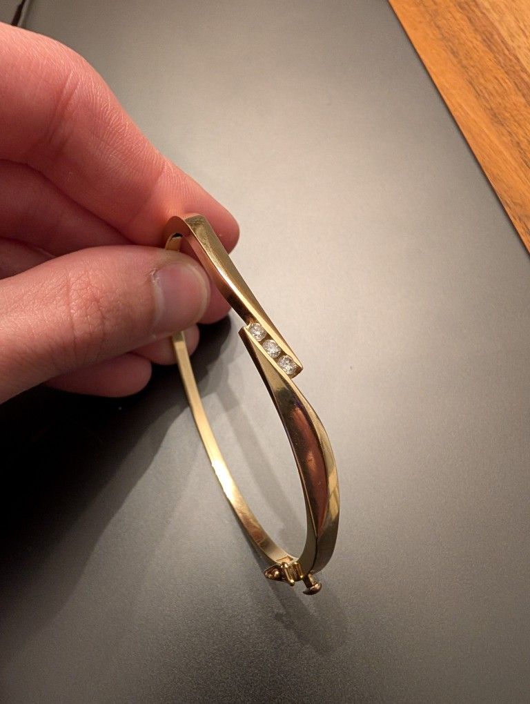 Real 14k Gold and real diamond bracelet, 14g