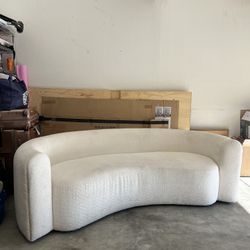 Modern Curved Bouclé Sofa – Ivory / Cream Statement Couch