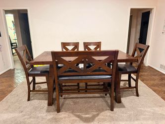 Kitchen/dining table and chairs