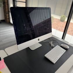 Apple Desk Top Computer 