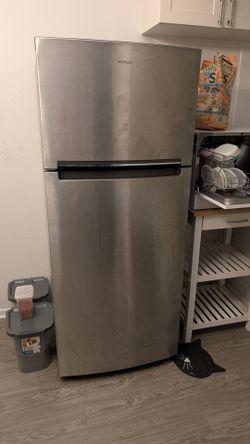 Whirlpool Fridge w/ Freezer !Priced To Sell!