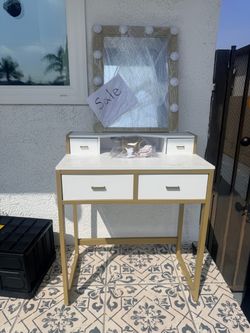 Desk with mirror and lights