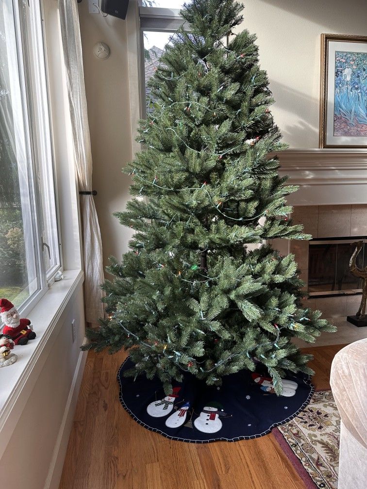 7.5' Pre-lit Christmas Tree