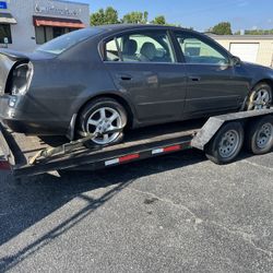 Complete Part Out/2006 Nissan Altima 2.5