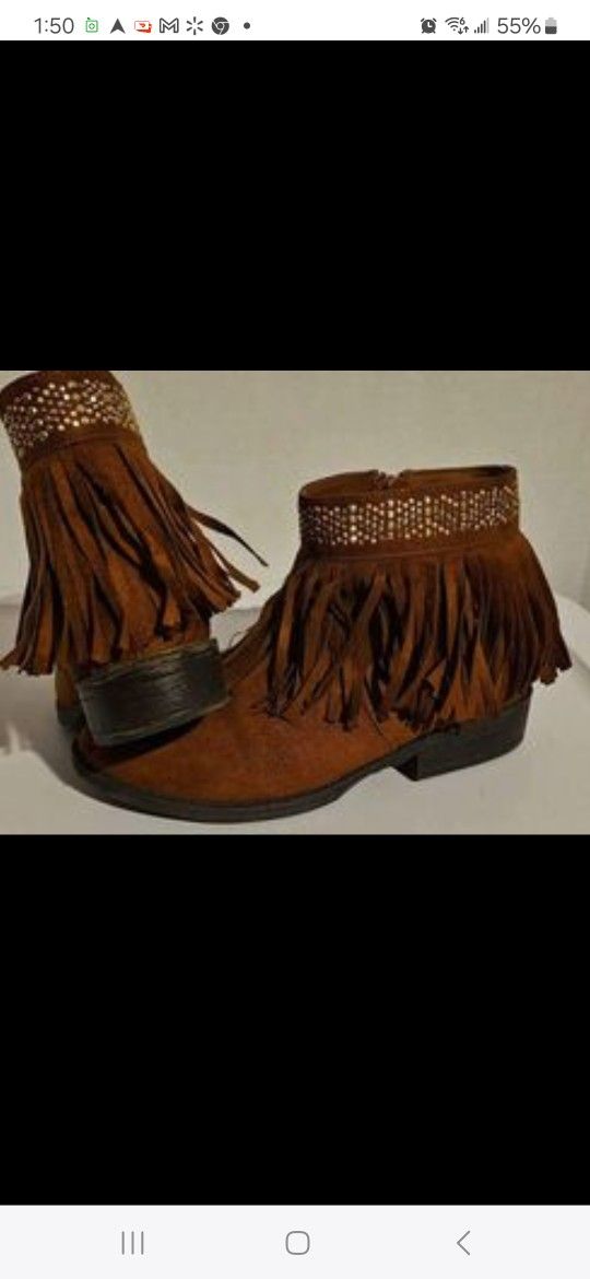 Girls Short Fringe Boots