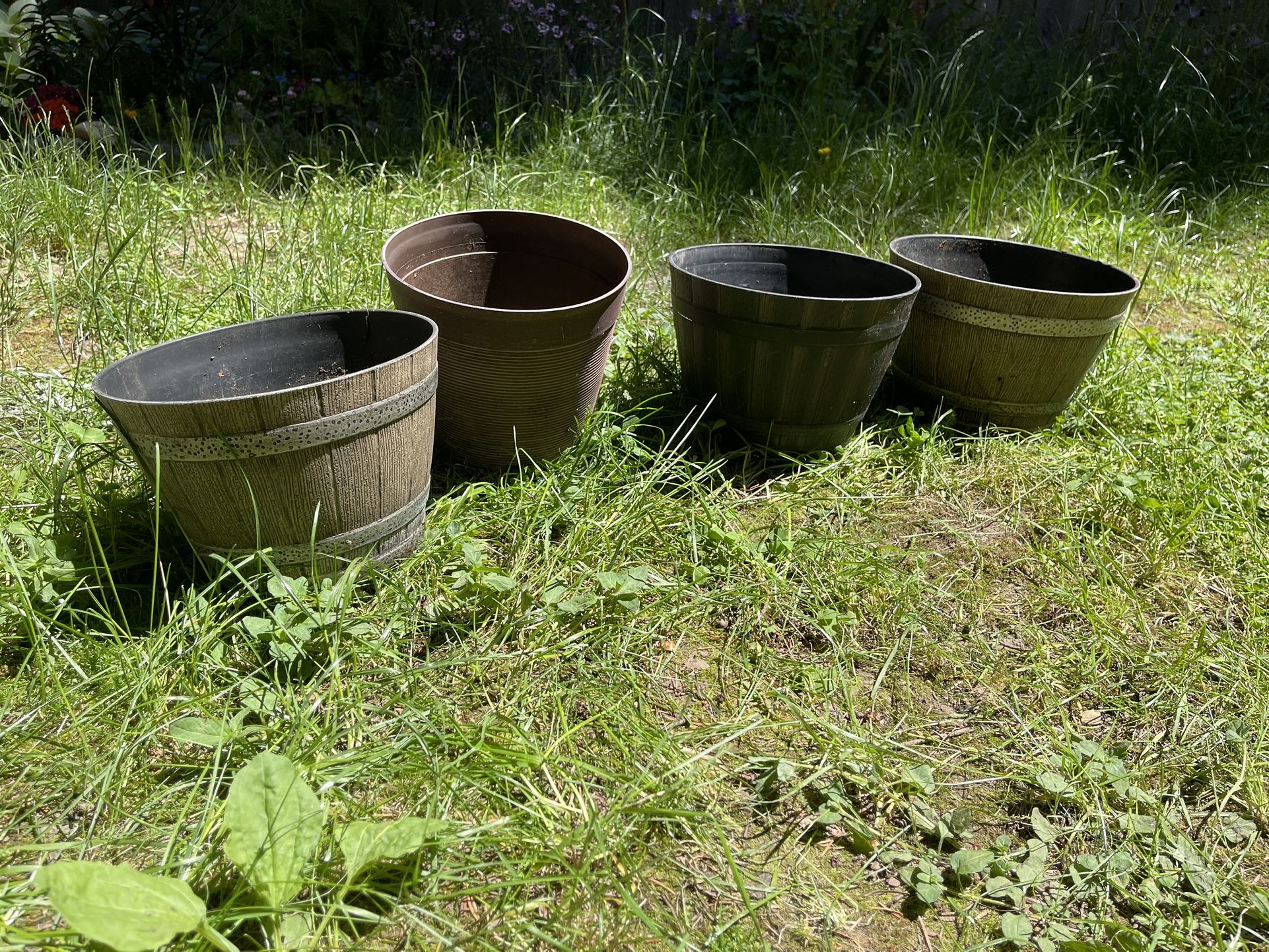 4 Small Plastic Plant Pots