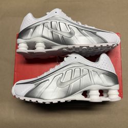 Nike Shox R4 White Metallic Silver Men’s size 7.5 running shoes NEW!
